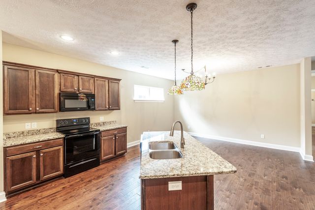 1084 N McMahan Dr, Gallatin, TN 37066