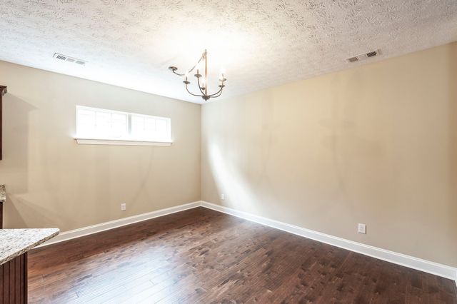 1084 N McMahan Dr, Gallatin, TN 37066