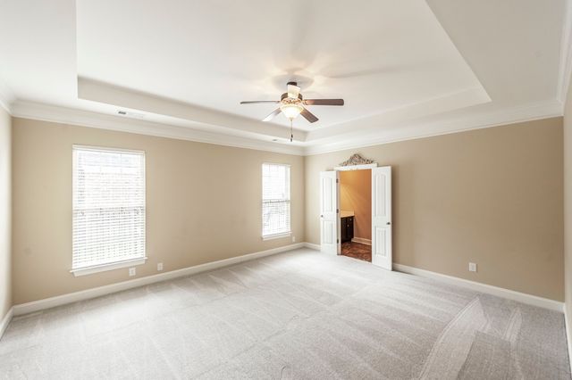 1084 N McMahan Dr, Gallatin, TN 37066