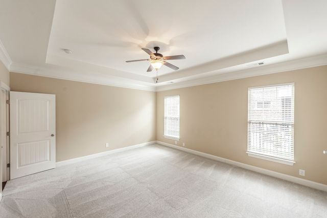 1084 N McMahan Dr, Gallatin, TN 37066