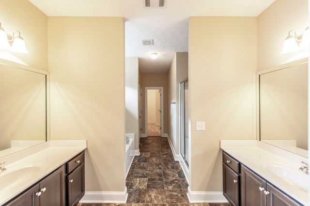 1084 N McMahan Dr, Gallatin, TN 37066