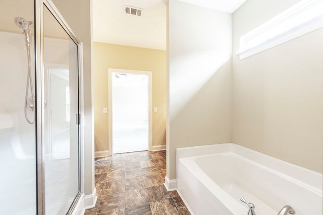 1084 N McMahan Dr, Gallatin, TN 37066