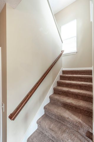 1084 N McMahan Dr, Gallatin, TN 37066