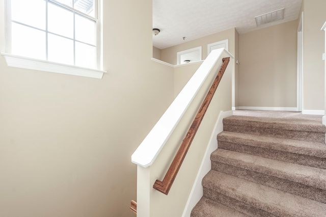 1084 N McMahan Dr, Gallatin, TN 37066