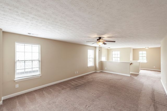 1084 N McMahan Dr, Gallatin, TN 37066