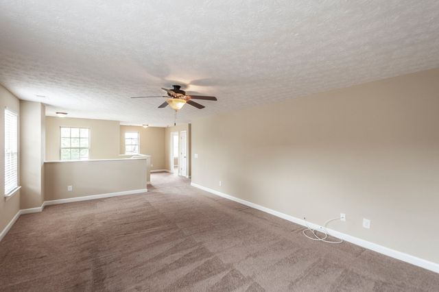 1084 N McMahan Dr, Gallatin, TN 37066