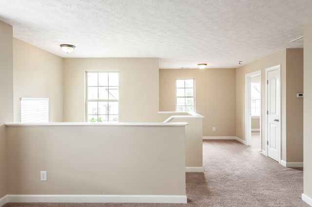 1084 N McMahan Dr, Gallatin, TN 37066