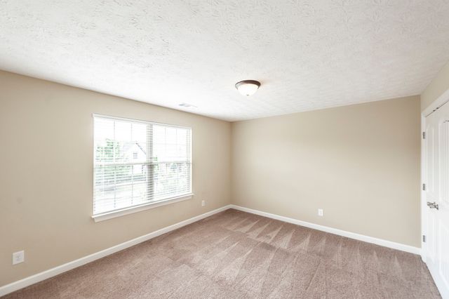 1084 N McMahan Dr, Gallatin, TN 37066