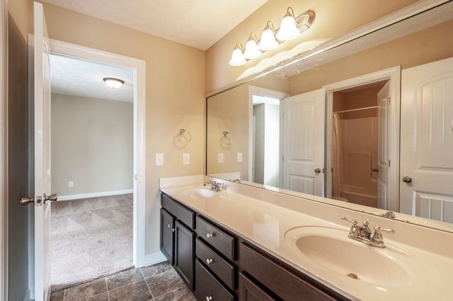 1084 N McMahan Dr, Gallatin, TN 37066