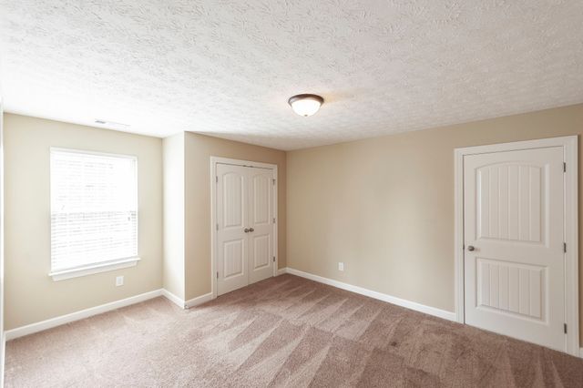 1084 N McMahan Dr, Gallatin, TN 37066