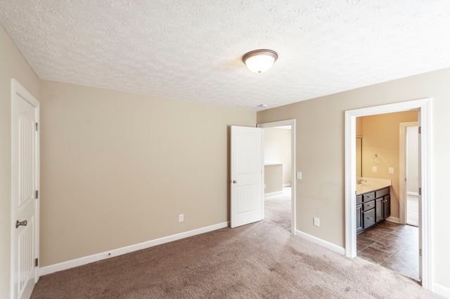 1084 N McMahan Dr, Gallatin, TN 37066