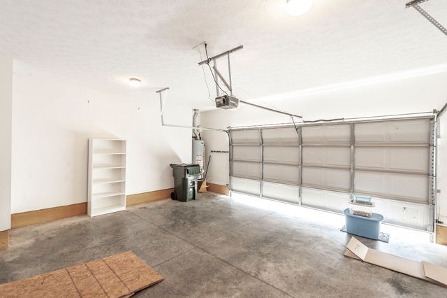 1084 N McMahan Dr, Gallatin, TN 37066