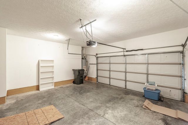 1084 N McMahan Dr, Gallatin, TN 37066