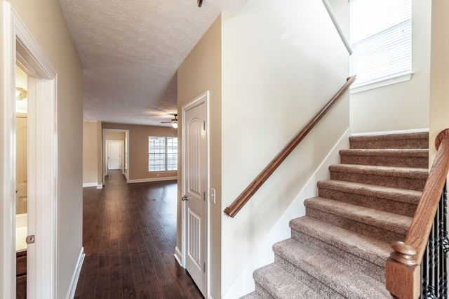 1084 N McMahan Dr, Gallatin, TN 37066