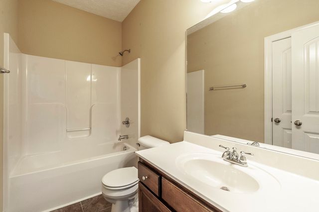 1084 N McMahan Dr, Gallatin, TN 37066