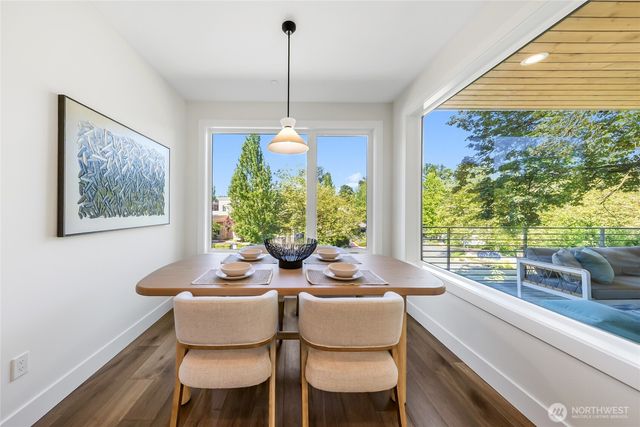 10204 NE 43rd Street, Kirkland, WA 98033