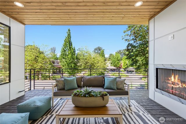 10204 NE 43rd Street, Kirkland, WA 98033