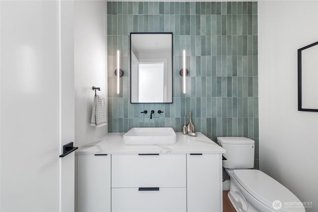 10204 NE 43rd Street, Kirkland, WA 98033