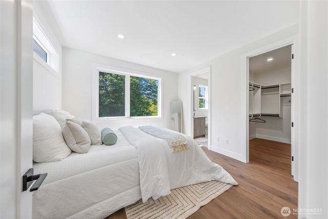 10204 NE 43rd Street, Kirkland, WA 98033