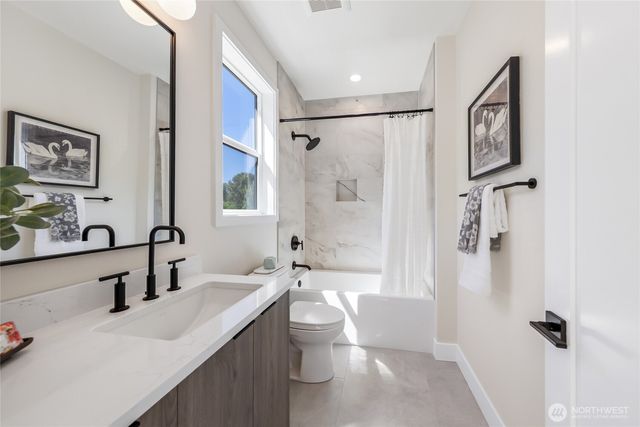 10204 NE 43rd Street, Kirkland, WA 98033