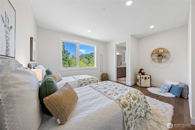 10204 NE 43rd Street, Kirkland, WA 98033