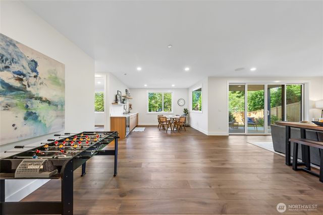 10204 NE 43rd Street, Kirkland, WA 98033