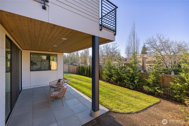 10204 NE 43rd Street, Kirkland, WA 98033