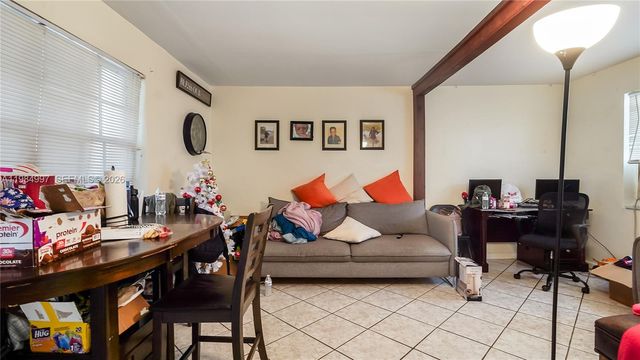 898 NE 39th St, Oakland Park, FL 33334
