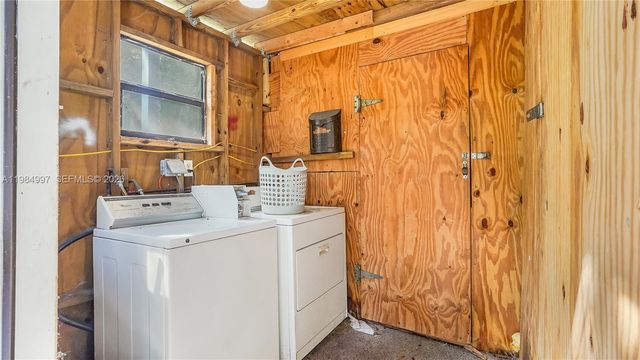 898 NE 39th St, Oakland Park, FL 33334