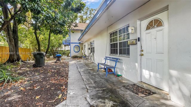 898 NE 39th St, Oakland Park, FL 33334