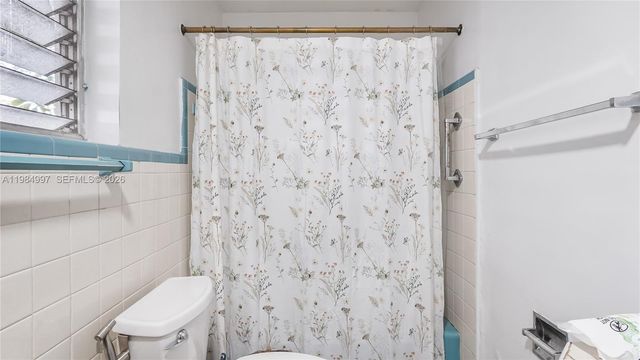 898 NE 39th St, Oakland Park, FL 33334