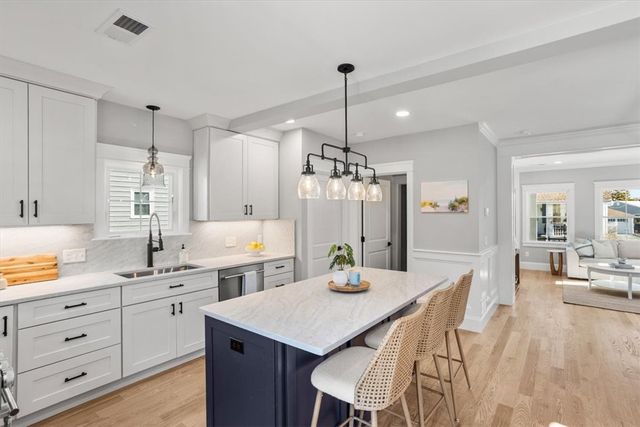 9 Whitwell Place, Newport, RI 02840