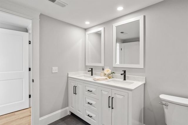 9 Whitwell Place, Newport, RI 02840