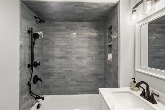 9 Whitwell Place, Newport, RI 02840