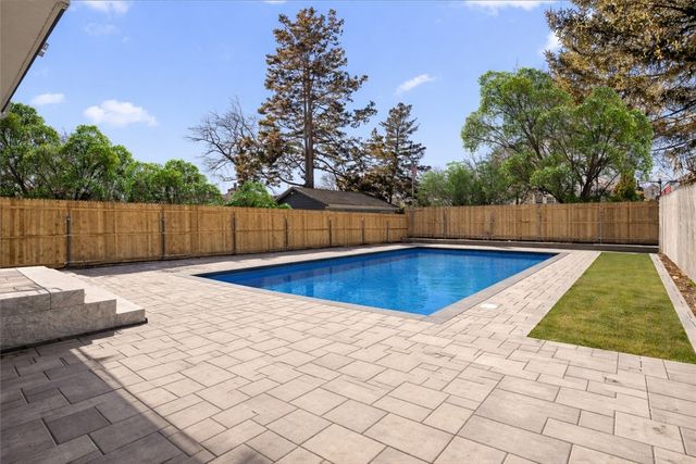 9 Whitwell Place, Newport, RI 02840