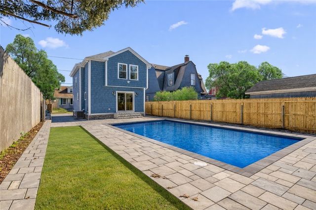 9 Whitwell Place, Newport, RI 02840