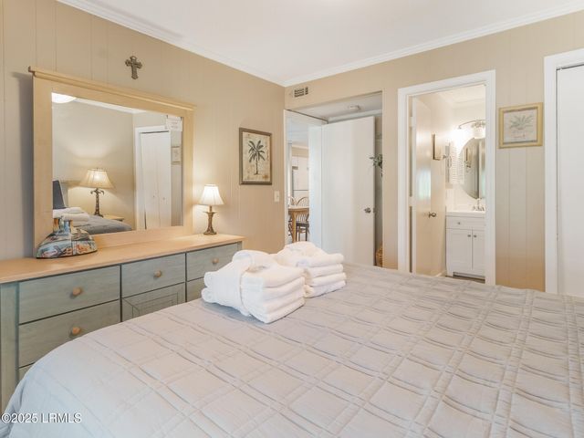 40 Folly Field Rd Apt B4, Hilton Head Island, SC 29928