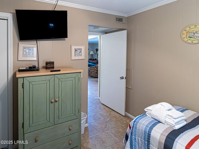 40 Folly Field Rd Apt B4, Hilton Head Island, SC 29928