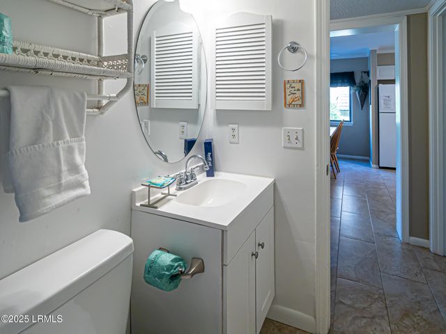 40 Folly Field Rd Apt B4, Hilton Head Island, SC 29928