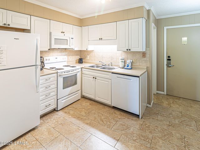 40 Folly Field Rd Apt B4, Hilton Head Island, SC 29928