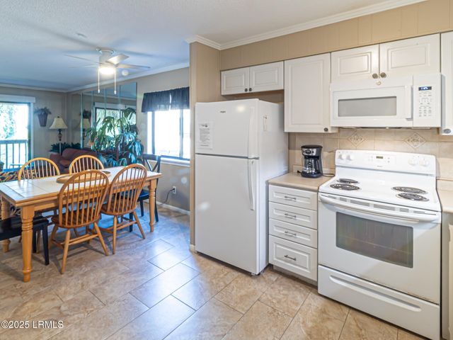 40 Folly Field Rd Apt B4, Hilton Head Island, SC 29928