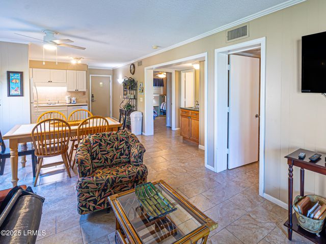 40 Folly Field Rd Apt B4, Hilton Head Island, SC 29928