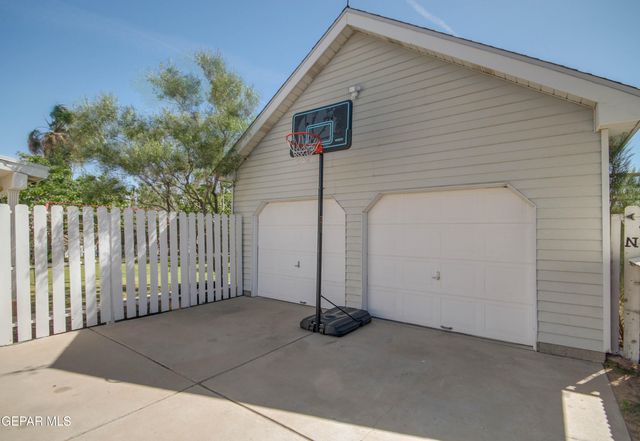 1908 GUS MORAN Street, El Paso, TX 79936