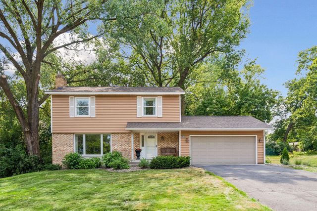 18015 19th Avenue N, Plymouth, MN 55447