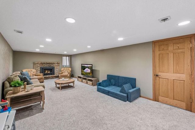 18015 19th Avenue N, Plymouth, MN 55447