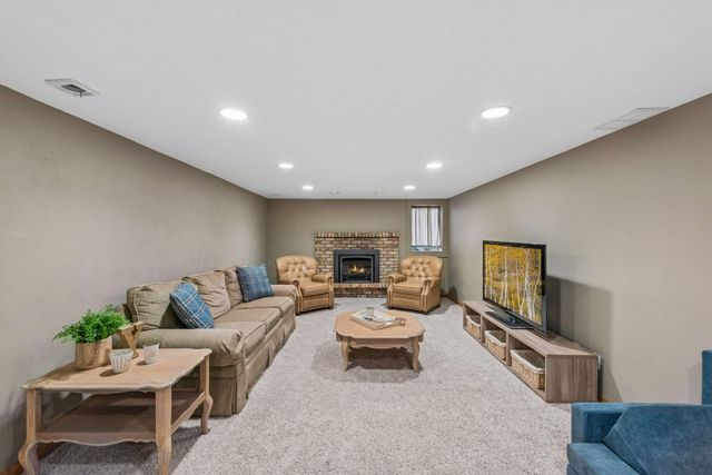 18015 19th Avenue N, Plymouth, MN 55447