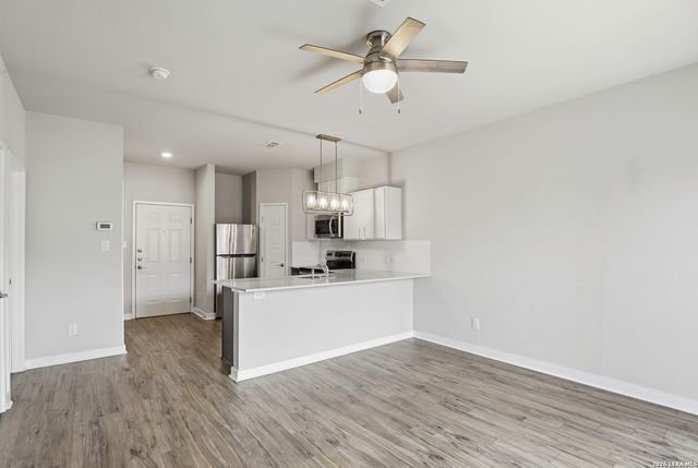 711 S Frio St Apt 2304, San Antonio, TX 78207