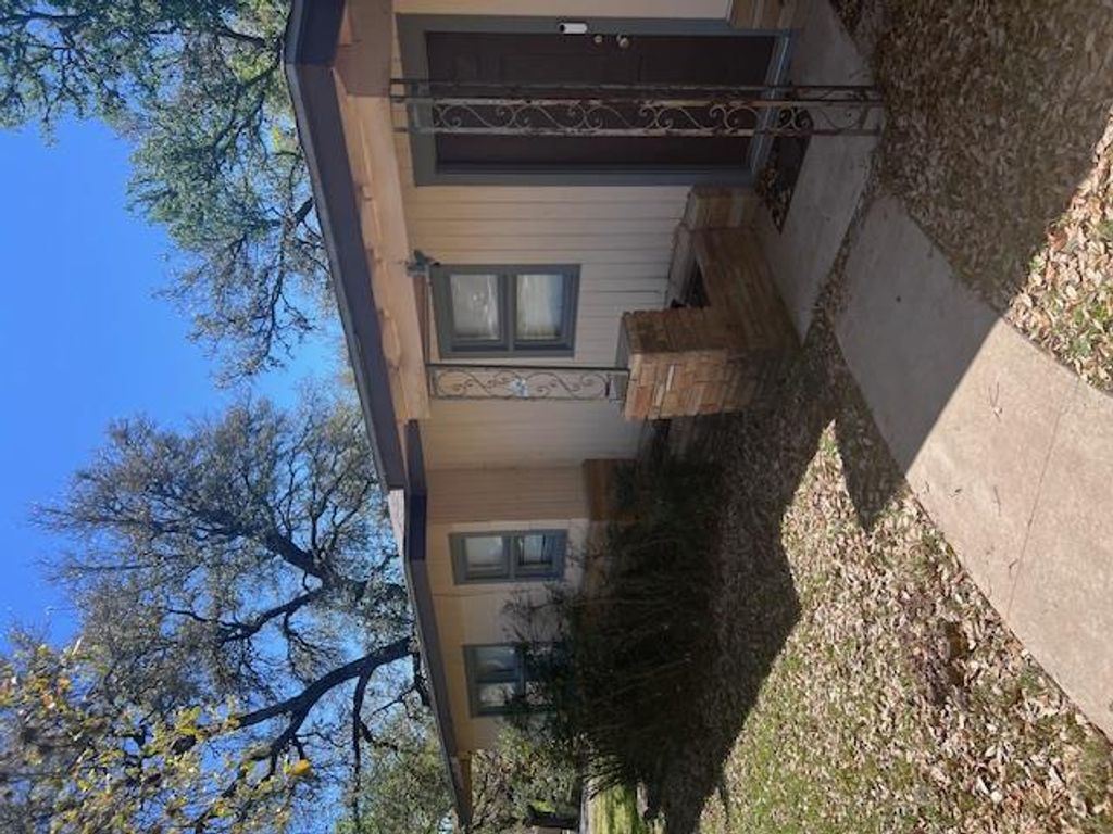 1333 Chestnut ST, San Marcos, TX 78666
