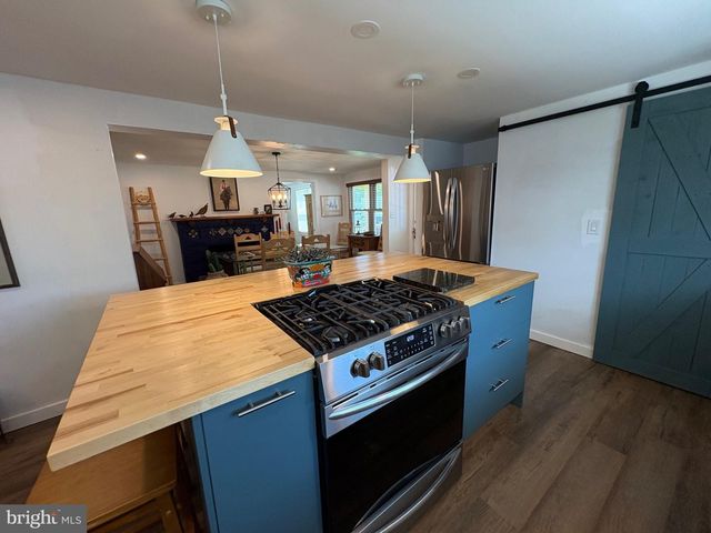 100 WILLIAM PENN AVE, Pennsville, NJ 08070