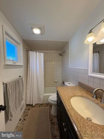 100 WILLIAM PENN AVE, Pennsville, NJ 08070
